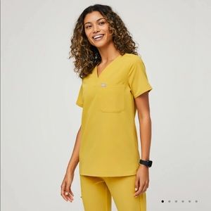 FIGS Light Gold Catarina One-Pocket Scrub Top - L